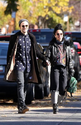 Mengintip Kemesraan Robert Pattinson dan Pacar Baru