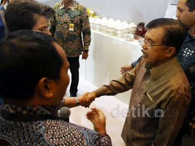 JK Kunjungi Booth Bank Mandiri di IIW 2014