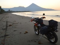     Tim akhirnya merapat di pelabuhan Kupang pukul 4 pagi waktu setempat, masih gelap. Lepas dari pelabuhan kami menyempatkan diri beristirahat sejenak di tepi pantai Teddy sembari mengumpulkan sedikit kesegeran setelah terayun-ayun lama di kapal feri.