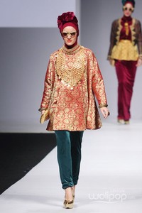 Dian Pelangi Indonesia Fashion Forward at Jakarta Fashion Week 2015. Senayan City. Jakarta. [Foto: Mohammad Abduh/Wolipop]
