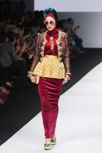 Dian Pelangi Indonesia Fashion Forward at Jakarta Fashion Week 2015. Senayan City. Jakarta. [Foto: Mohammad Abduh/Wolipop]