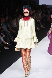 Dian Pelangi Indonesia Fashion Forward at Jakarta Fashion Week 2015. Senayan City. Jakarta. [Foto: Mohammad Abduh/Wolipop]