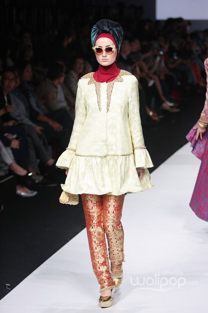 Dian Pelangi Indonesia Fashion Forward at Jakarta Fashion Week 2015. Senayan City. Jakarta. [Foto: Mohammad Abduh/Wolipop]