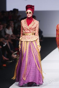 Dian Pelangi Indonesia Fashion Forward at Jakarta Fashion Week 2015. Senayan City. Jakarta. [Foto: Mohammad Abduh/Wolipop]