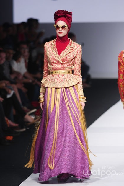 Dian Pelangi Indonesia Fashion Forward at Jakarta Fashion Week 2015. Senayan City. Jakarta. [Foto: Mohammad Abduh/Wolipop]
