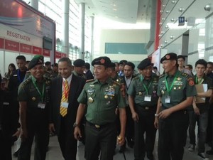 Tinjau Indo Defence 2014, Panglima TNI Tertarik dengan Alat Penyulingan Air Ini