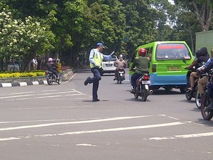 Suka Duka Mahfud Jadi Relawan Pengatur Lalin: Ditabrak hingga Jadi Artis