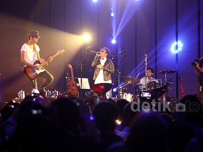 Intim Bareng Slank di Konser Revolusi Bunga: Generasi Wangi