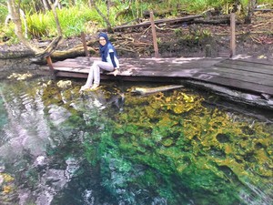 Siapa Sangka! Danau Air Panas di Hutan Berau Secantik Ini