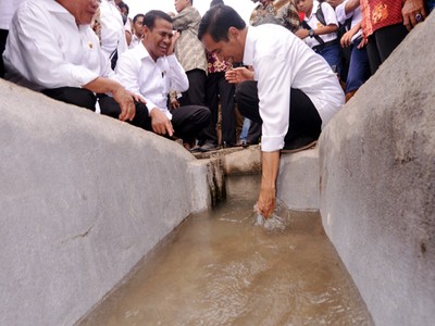 Jokowi Blusukan ke Mamuju