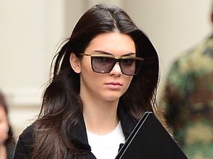 Rayakan Ultah ke-19, Kendall Jenner Dansa Bareng Stripper