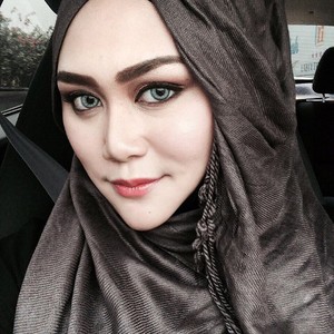Hijabers Tak PD Keluar Rumah Tanpa Alis Tebal, Ini Kata Make-up Artist