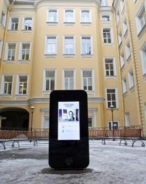 Roboh Satu, Masih Ada Monumen Steve Jobs yang Lain