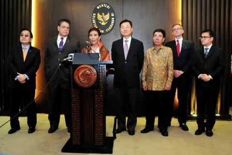 Penampakan Menteri Susi Saat Hadapi 6 Dubes Sendirian