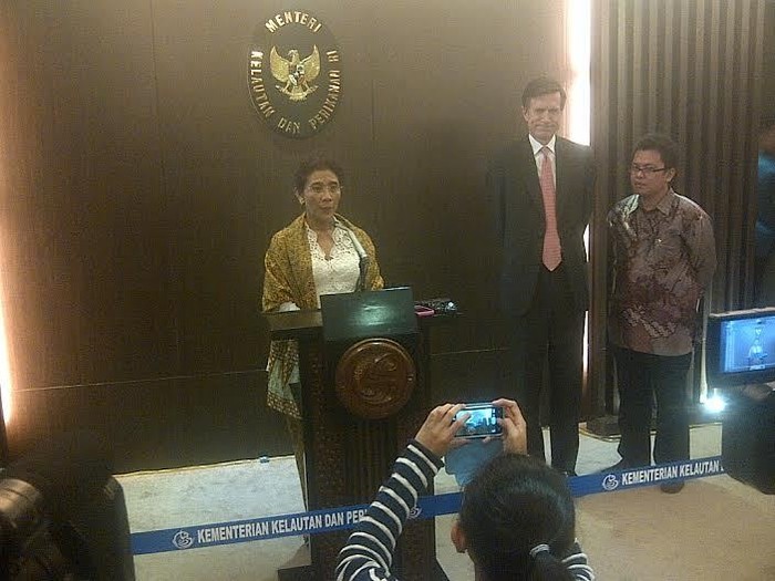 Berkebaya dan Temui Dubes AS, Ini Hasil Pembicaraan Menteri Susi