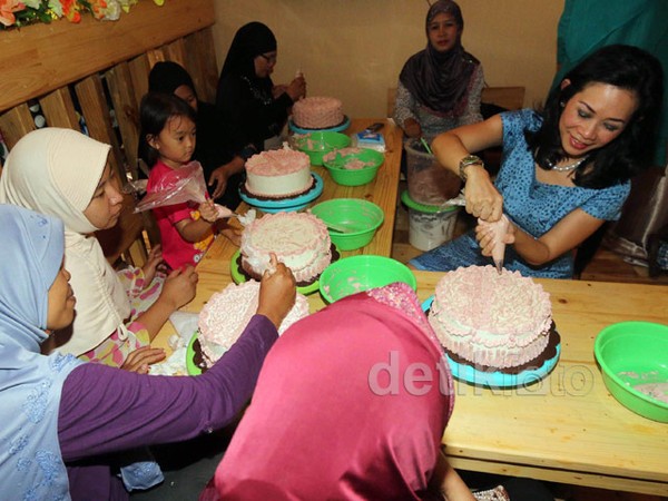 Kartini Blue Bird Ajak Perempuan Berwirausaha