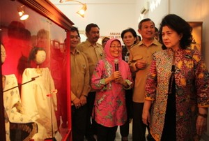 Hii.. Di Surabaya, Menkes Tinjau Koleksi Jelangkung dan Alat Santet!