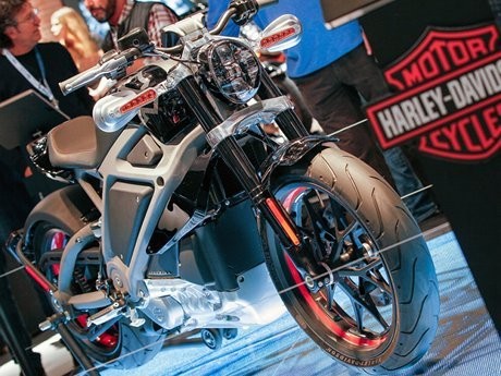 Daftar Motor yang Jadi Bintang di Kota Mode Italia (2)