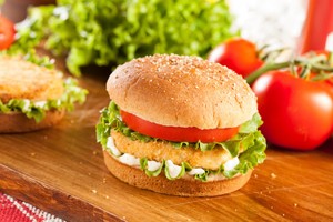 Harga Daging Sapi Naik, Daging Ayam Jadi Isian Sandwich dan Burger di Amerika
