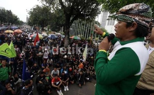 Telat Tetapkan Upah Buruh 2015, Ini Penjelasan Ahok