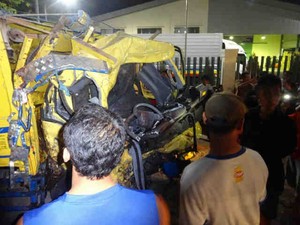 Bus Restu dan Truk Muatan Sapi Tabrakan di Gempol, 3 Orang Tewas