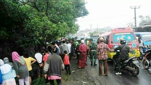 Mayat Wanita Bertato Shinta di Rerumputan Bahu Jalan Kagetkan Warga