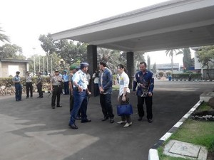 Ahok Sambut Kedatangan JK di Halim Perdanakusumah