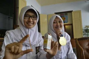 Temukan Tusuk Gigi Pendeteksi Borax, Dua Siswi Asal Semarang Ini Juara Dunia
