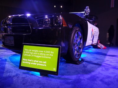 Ditindih Mobil 1,8 Ton, Laptop Dell Tetap Kokoh