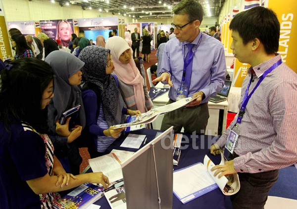 Berburu Beasiswa di Pameran Pendidikan Tinggi Eropa