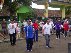 Mensesneg Pratikno Senam Bersama Warga Sleman