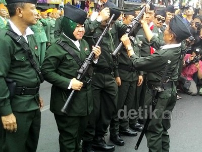 Kemeriahan di Parade Surabaya Juang