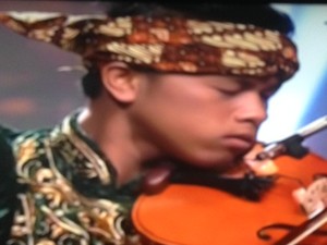 Biola Maut Sang Panglima Rismawanda Dapat Standing Applause Semua Juri