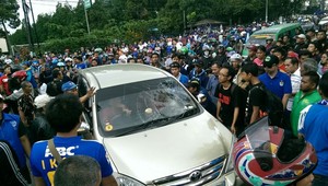Mobil Dirusak di Bandung, Penumpang Histeris: Ini Milik Rental!