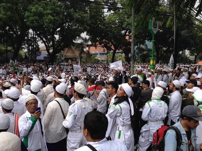 Demo FPI di Depan Balai Kota DKI Bubar, Lalin Lancar