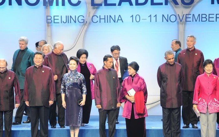Jokowi Berbaju Tiongkok di Antara Obama, Putin dan Xi Jinping