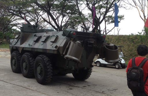 Blusukan ke Pindad, Menhan Bangga Lihat Anoa Amfibi