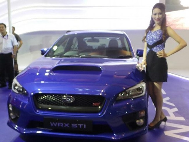 Menjajal Samurai Jepang Subaru WRX di Jalanan Singapura