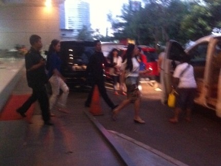 Ayu Dewi Tak Pernah Cari Tahu Masalah Jessica Iskandar