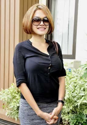 Nikita Mirzani Nikmati Peran Sebagai Ibu