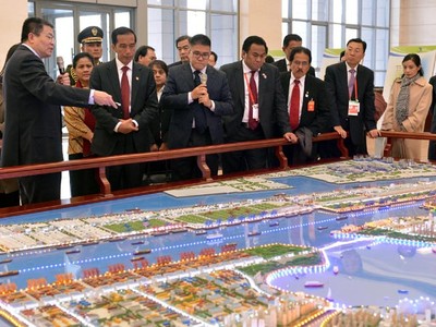 Jokowi Kunjungi Pelabuhan di Tianjing, Tiongkok