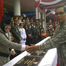 Berpakaian ala Pejuang, Risma Jadi Irup Peringati Hari Pahlawan