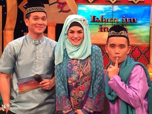 Nikita Mirzani Tampil Berhijab