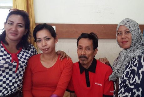 Kakek Sinin yang Mengaku Bisa Bertelur Jadi Artis di RSUD Koja