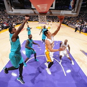 Lakers Petik Kemenangan Pertama