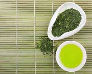 Mana yang Lebih Sehat, Matcha atau Daun Teh Hijau?