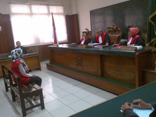 Bacakan Pledoi, Hafitd Terisak dan Syifa Bertasbih