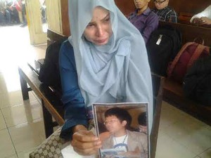 Kasus Ade Sara, Ibunda Hafitd Harap Hakim Beri Kesempatan untuk Anaknya