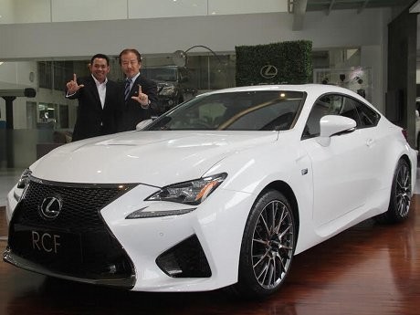 Tunggu 2 Minggu untuk Kendarai Lexus Terkencang