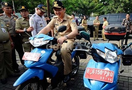 Imbauan Ahok ke Pemotor: Kamu Lebih Baik Naik Bus, Ada AC dan Wifi